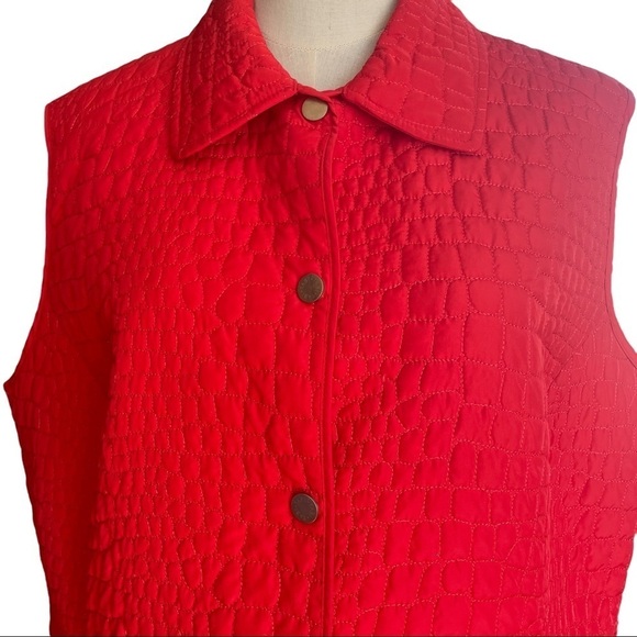 Tabi red pebble quilted sleeveless lightweight outerwear vest with pockets - Picture 2 of 11